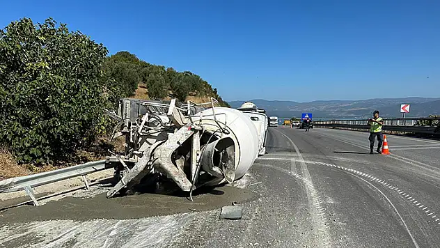Bursa'da aynı firmaya ait iki beton mikseri kafa kafaya çarpıştı: 1 ölü, 1 ağır yaralı
