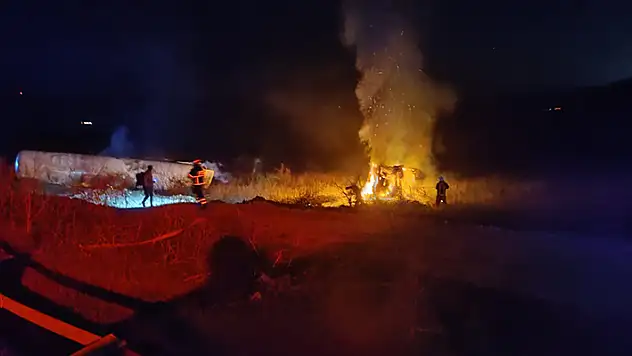 Bursa'da azot yüklü tanker şarampole devrilip patladı, sürücü öldü
