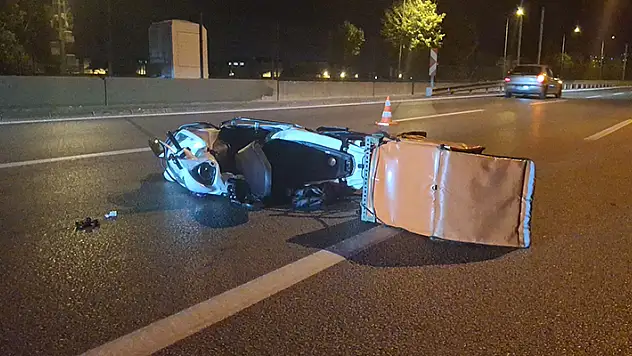 Bursa'da, bariyerlere çarpan motosikletli kurye öldü 