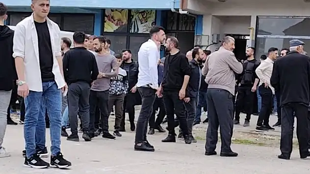 Bursa'da bayramlaşmada gençler birbirine girdi: 10 yaralı
