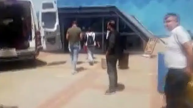 Bursa'da bir mağazanın tavanı çöktü, büyük panik yaşandı
