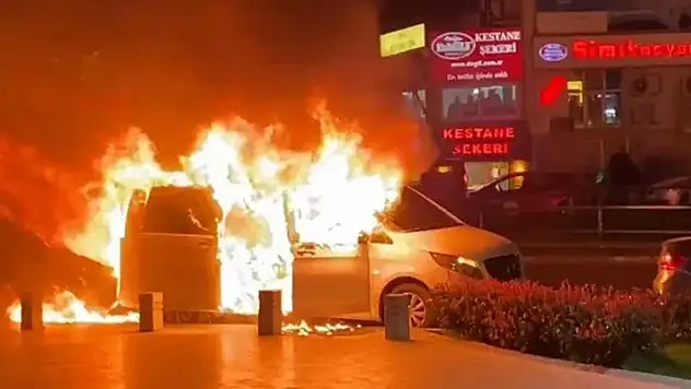 Bursa'da büyükşehir belediye başkan adayının makam aracı alev alev yandı
