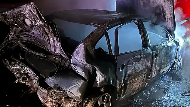 Bursa'da çarpışan 2 otomobilden 1'i alev aldı 7 yaralı

