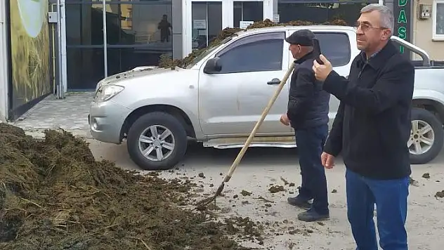 Bursa'da CHP'nin belediye başkan adayına hayvan dışkılı protesto