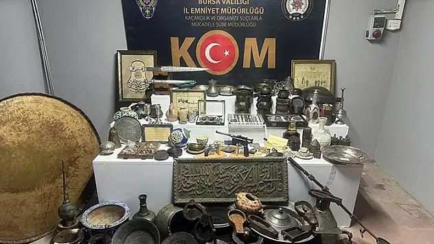 Bursa'da evinde çok sayıda tarihi eser ele geçirilen şüpheli yakalandı
