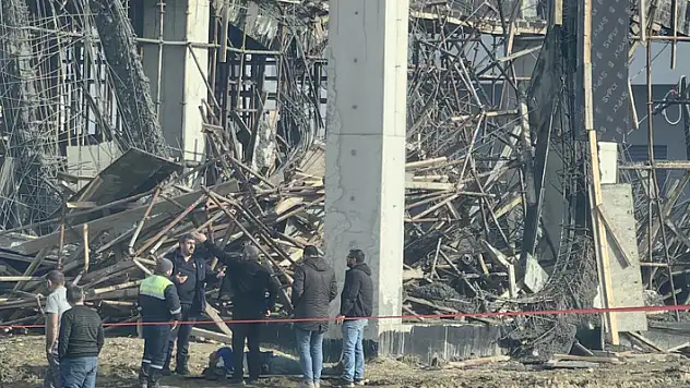 Bursa'da fabrika inşaatı beton atıldığı sırada çöktü, 6 işçi yaralandı