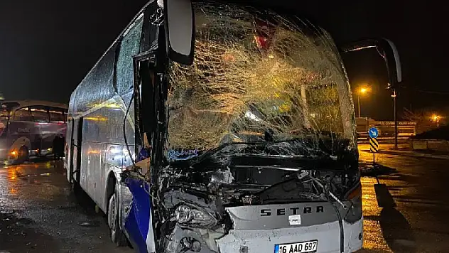 Bursa'da feci kaza! Otobüs tıra arkadan çarptı... 20 yolcu ölümden döndü
