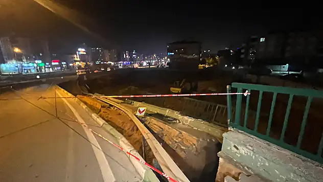 Bursa'da hafriyat kazısı sırasında yol çöktü

