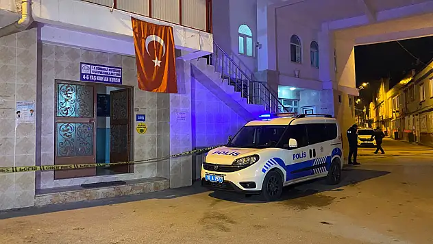 Bursa'da hırsızlık için camiye giren şüpheli imamı bıçakladı
