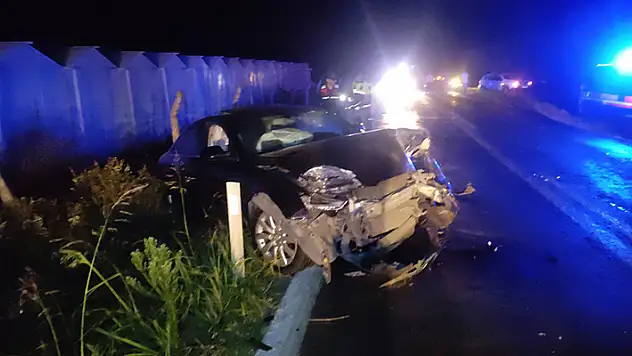 Bursa'da iki otomobil kafa kafaya çarpıştı: 3 yaralı
