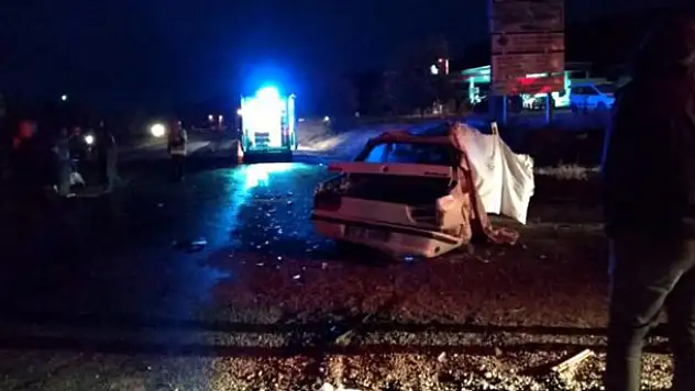Bursa'da iki otomobilin çarpışması sonucu 2 kişi öldü, 2 kişi yaralandı