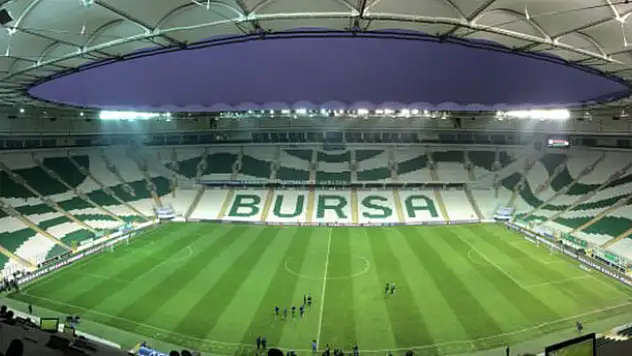 Bursa'da ilginç olay! 2. yarı 15 dk geç başladı