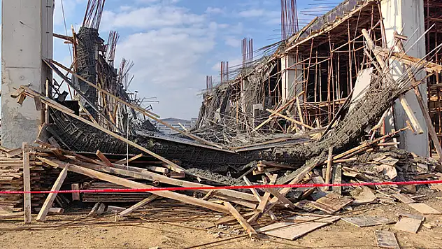 Bursa'da inşaatta iskele çöktü: 6 işçi yaralandı

