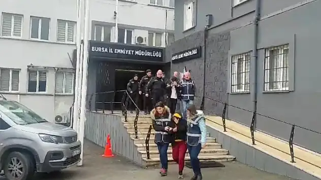 Bursa'da kendilerini depremzede olarak tanıtan karı koca fuhuş suçundan tutulandı
