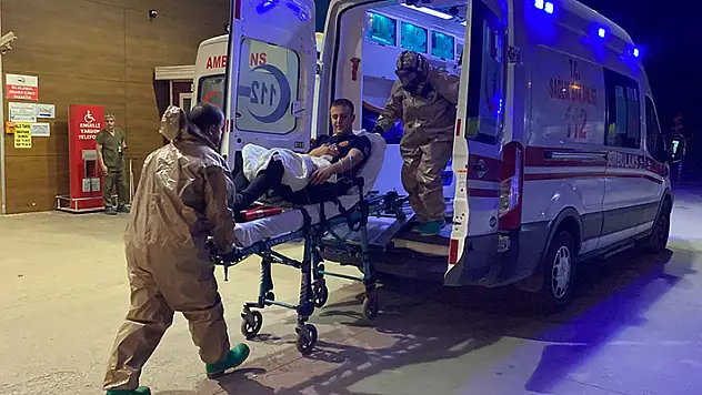 Bursa'da kimyasal madde deposunda yangın 2'si itfaiyeci 5 kişi gazdan etkilendi 
