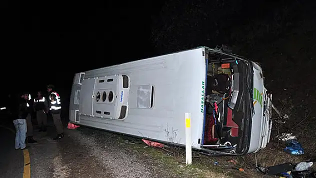 Bursa'da midibüs devrildi: 13 yaralı