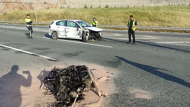 Bursa'da otomobil, bariyerlere çarptı sürücü ile eşi yaralandı
