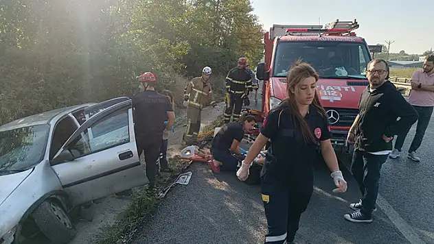 Bursa'da otomobil yağmur suyu kanalına düştü: 1 ölü, 2'si çocuk 3 yaralı
