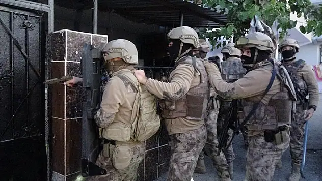 Bursa'da silah tacirlerine şafak operasyonu! Kapıları koç başlarıyla kırdılar

