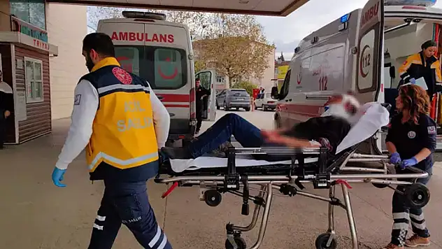 Bursa'da silahlı, yumruklu, tekmeli 'borç' kavgası 2 yaralı, 1 gözaltı
