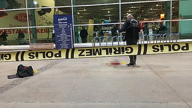 Bursa'da takip ettiği husumetlisini, otobüs terminalinde pompalı tüfekle vurdu
