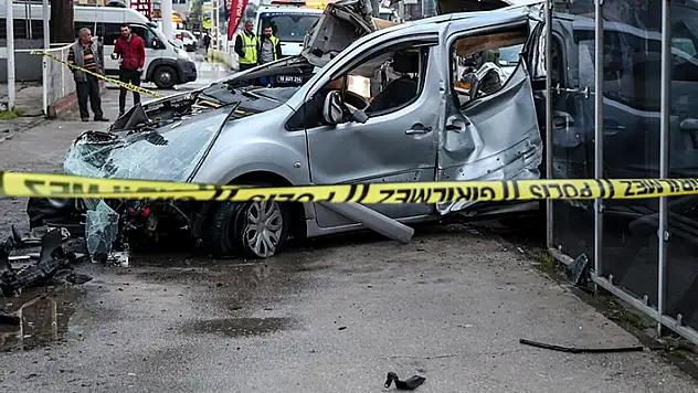 Bursa'da trafik kazasında 2 kişi öldü, 1 kişi yaralandı

