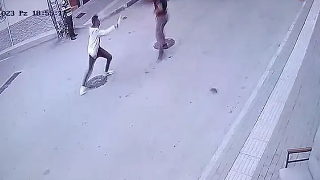 Bursa'da yolda yürürken bıçaklanan kişi yaşam savaşını kaybetti

