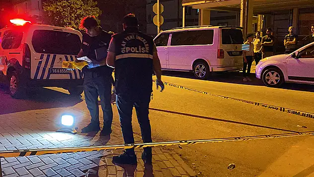 Bursa'da, yolda yürüyen kişi, tabancayla vuruldu
