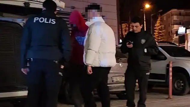 Bursa'da 3 çocuk, eski polis memurunu bıçakla yaraladı
