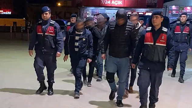 Bursa'da jandarmadan bağ evine uyuşturucu baskını: 8 gözaltı