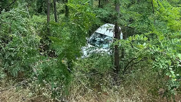 Bursa'da kontrolden çıkan otomobil şarampole yuvarlandı