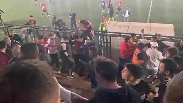 Bursa'da köylülerin futbol turnuvasında taraftarlar kavga etti 3 kişinin yaralandığı olay anı kamerada
