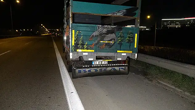 Bursa'da önce kamyonete ardından bariyerlere çarpan motosiklet sürücüsü hayatını kaybetti