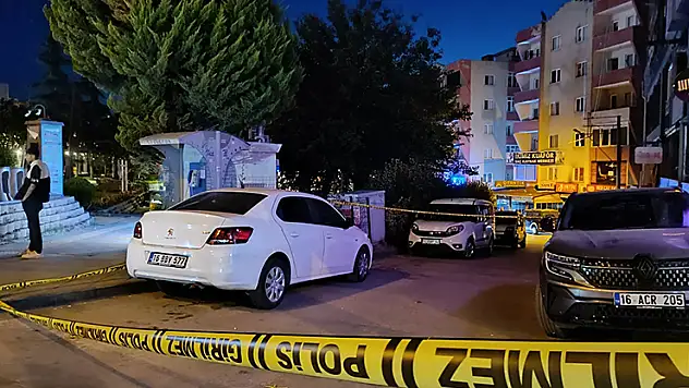 Bursa'da park halindeki otomobil kurşunlandı