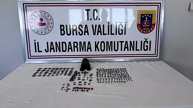 Bursa'da şüphe üzerine durdurulan araçtan tarihi eser ele geçirildi, 2 gözaltı