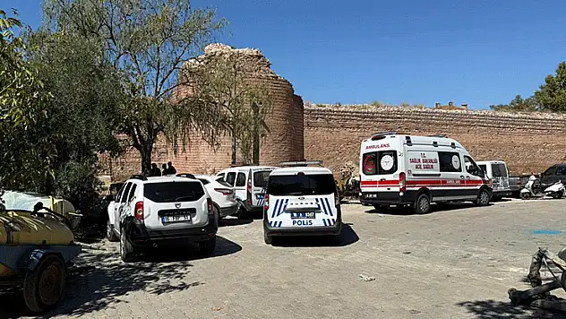 Bursa'da tarihi surların dibinde erkek cesedi bulundu