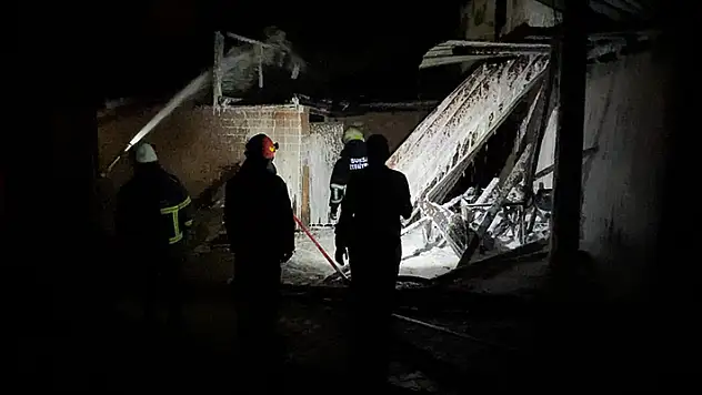 Bursa'da yangına müdahale eden itfaiyecilere mahalleli saldırdı, jandarma uyarı ateşi açtı
