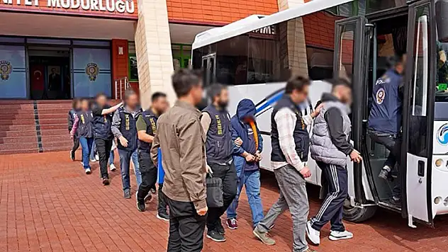 'Büyü bozacağız' deyip dolandırıcılık yapanlara Konya'nın da olduğu 6 ilde operasyon