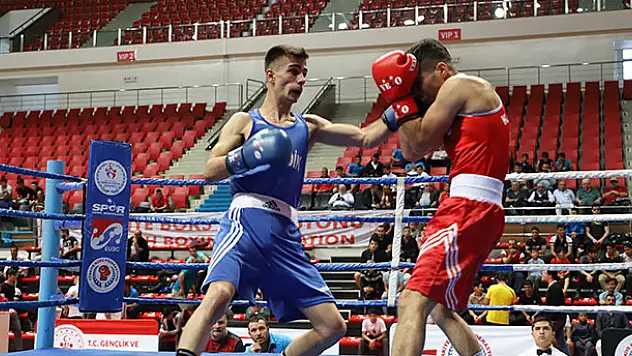 Büyük Erkekler Türkiye Ferdi Boks Şampiyonası Konya'da devam ediyor