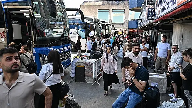 Büyük İstanbul Otogarı'nda bayram yoğunluğu sürüyor
