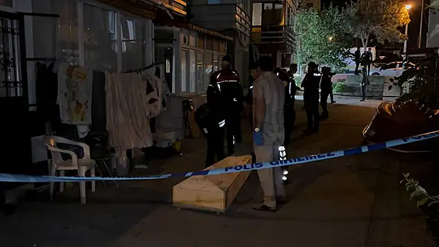 Büyükçekmece'de polise yakalanacağını anlayan şüpheli silahla yaşamına son verdi
