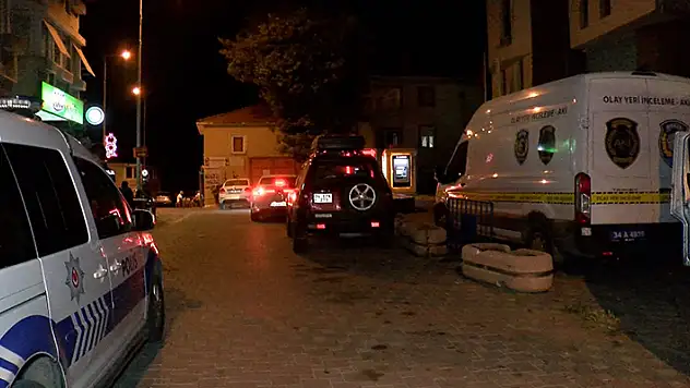 Büyükçekmece'de kar maskeli kişiler apartmanda silahlı saldırı düzenledi: 1 ölü
