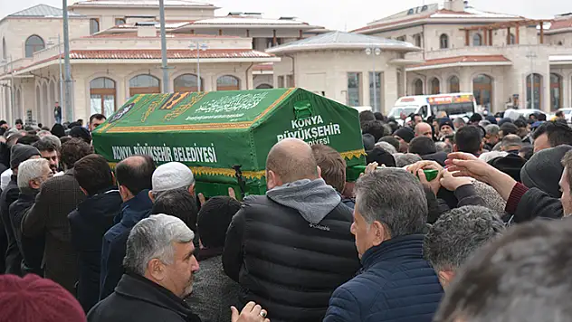 Büyükhelvacıgil'in cenazesi  dualar eşliğinde defnedildi