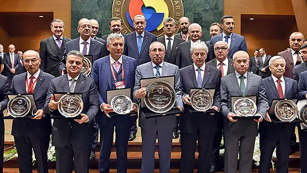 Büyükhelvacıgil Şeref Belgesini Erdoğan'dan aldı