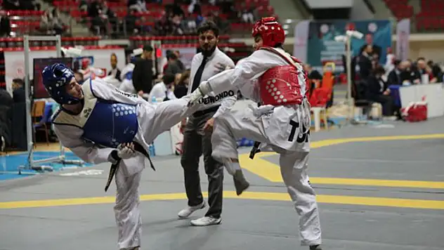 Büyükler Türkiye Tekvando Şampiyonası, Konya'da sürüyor
