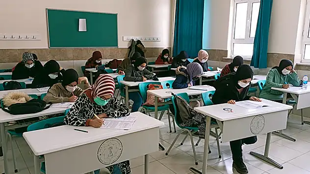 Büyükşehir 8. sınıflara İzleme ve Değerlendirme Sınavı yaptı