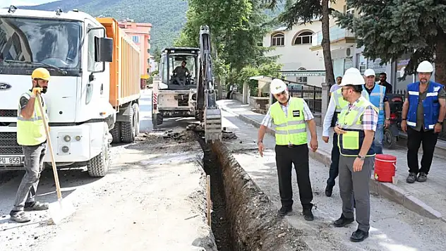 Büyükşehir, Akşehir'de 129 kilometrelik devasa çalışmasının yüzde 50'sini tamamladı
