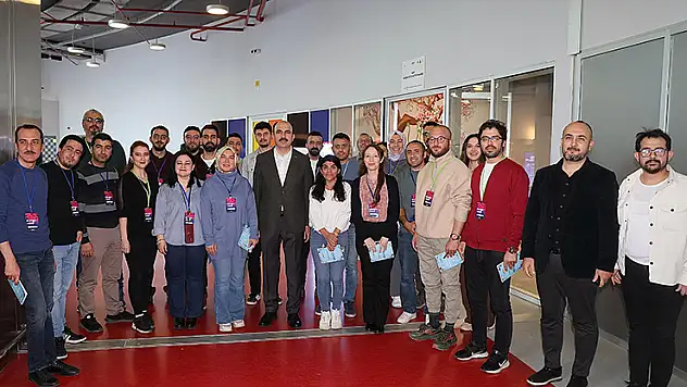 Büyükşehir Belediye Başkanı Altay, Bilim Merkezi'nde gençlerle buluştu