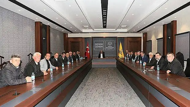 Büyükşehir Belediye Başkanı Altay Hüyük muhtarlarıyla buluştu
