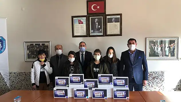 Büyükşehir Belediyesi'nden Hüyük'teki öğrencilere tablet desteği